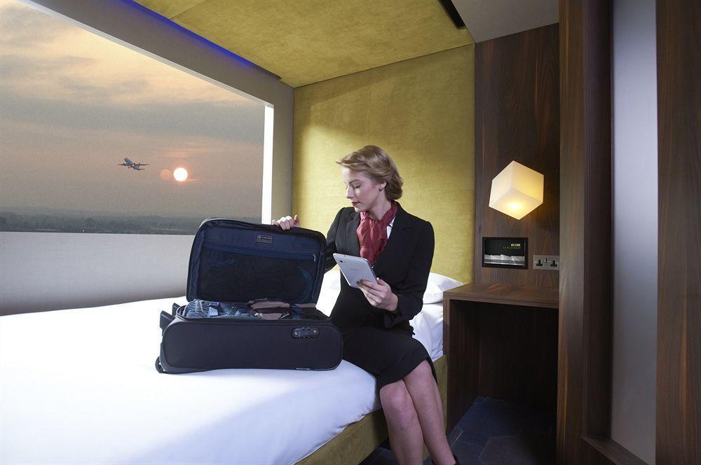 Bloc Hotel London Gatwick Airport Horley Ngoại thất bức ảnh