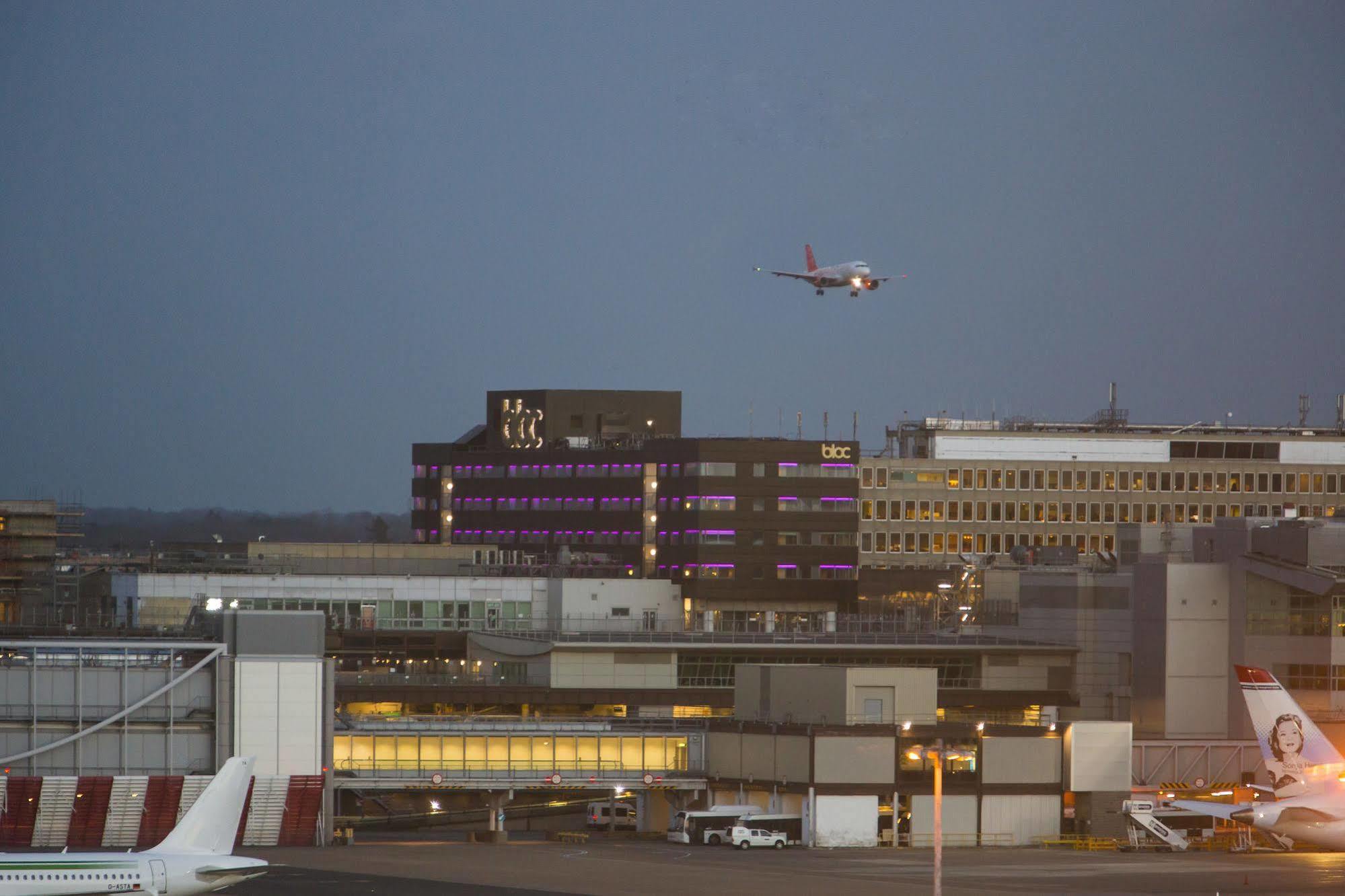 Bloc Hotel London Gatwick Airport Horley Ngoại thất bức ảnh